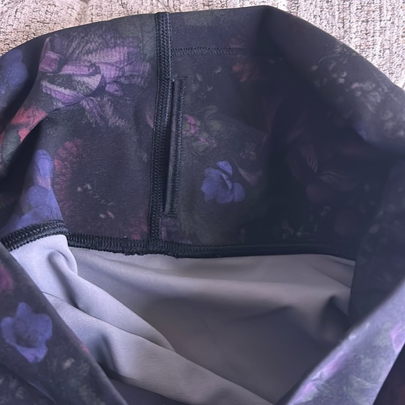 Lululemon Wunder Under size 6 - Picture 7 of 9